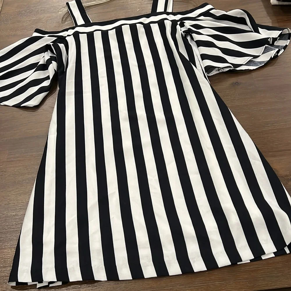 Striped dress - Picture 2 of 4